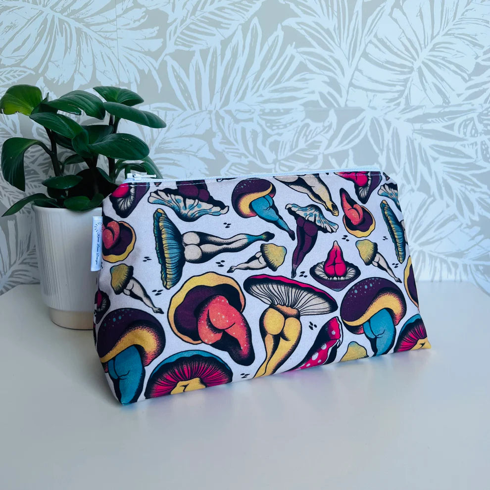 Karen Leone Designs | Toiletries & Cosmetics Bag
